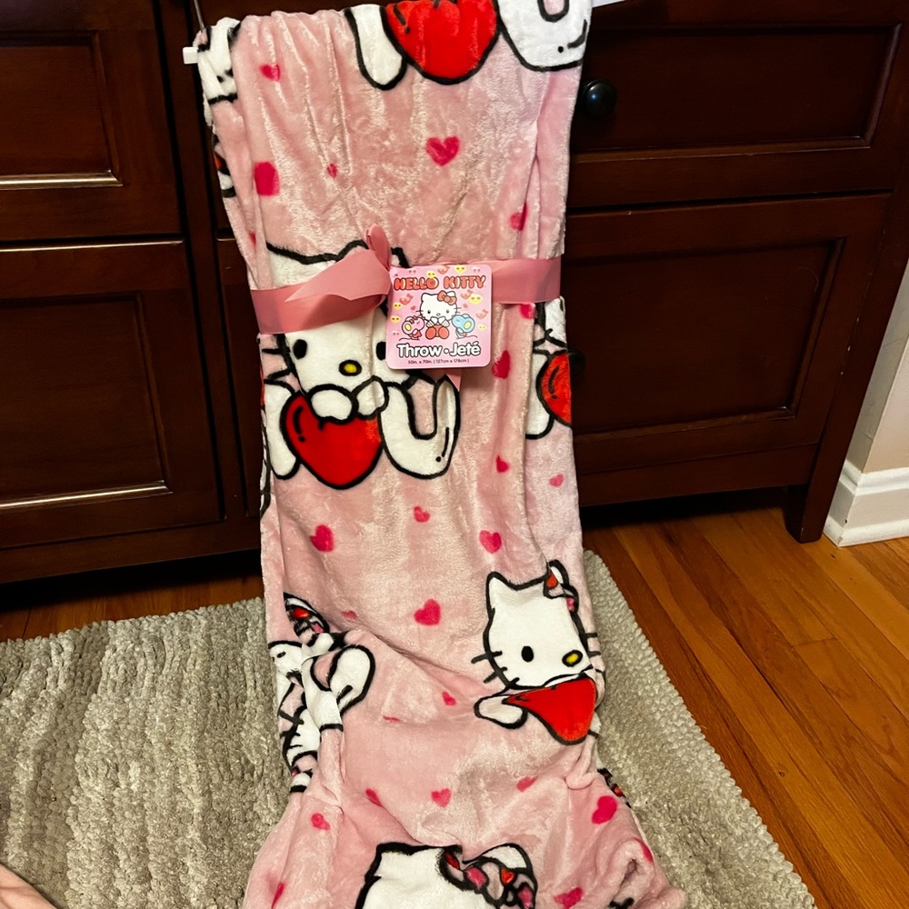 Hello Kitty heart blanket